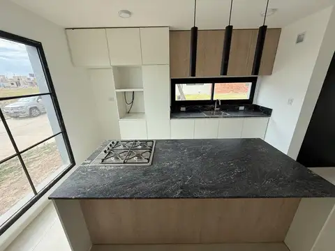 Casa en Venta con 3 cocheras