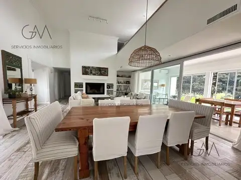 Casa en Alquiler Temporal con 2 cocheras