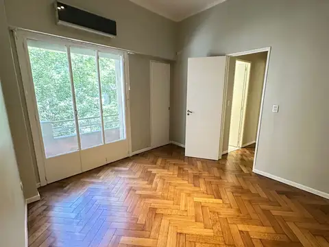 ¡EXCLUSIVO! 3 AMBIENTES REFACCIONADO CON DEPENDENCIA