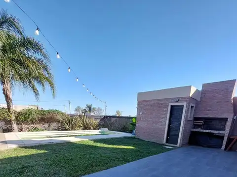 Casa 4 ambientes con 2 baños