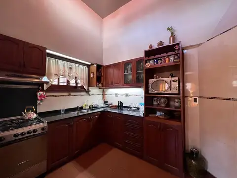 Casa 5 ambientes con 3 baños