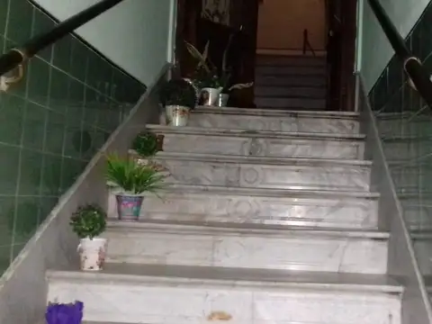 Casa con locales / lote