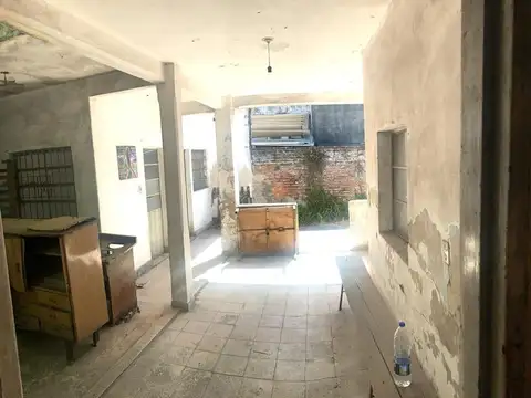 Casa en venta a refaccionar - 3 dormitorios 1 baño - 214 mts2 - Loma Hermosa