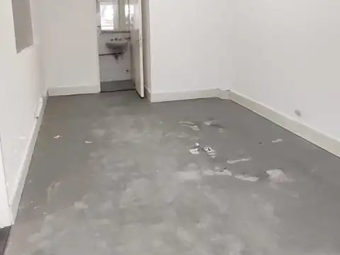 Oficina 7 ambientes con 1 baño