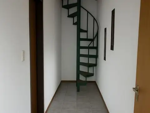 CASA EN VENTA- MONTE GRANDE - 7 AMBIENTES