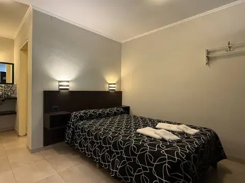 Los Delfines 455 400