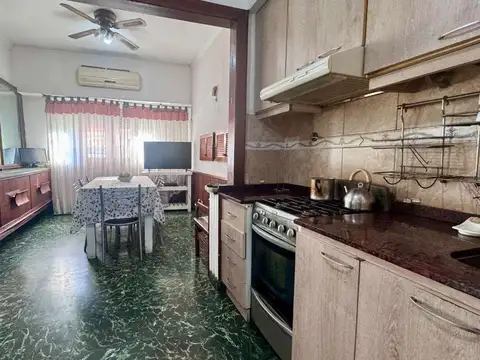 Casa 5 ambientes con 2 baños