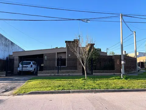 AMPLIA CASA 3 DORMITORIOS, PATIO Y PILETA STOTO