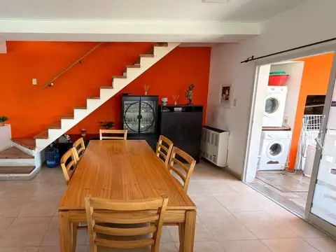 Casa 5 ambientes con 2 baños