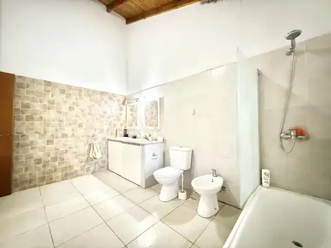 Casa en Venta con 8 cocheras