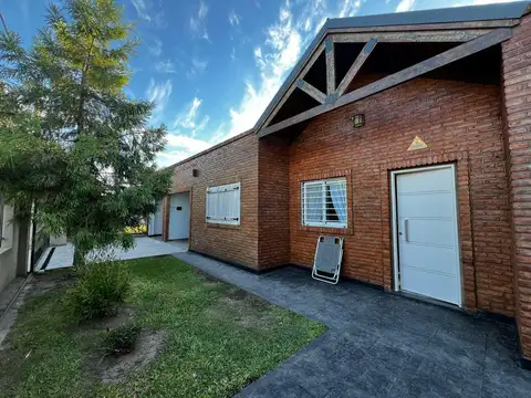 Casa 6 ambientes con 2 baños