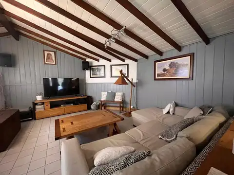 Casa 6 ambientes con 5 baños