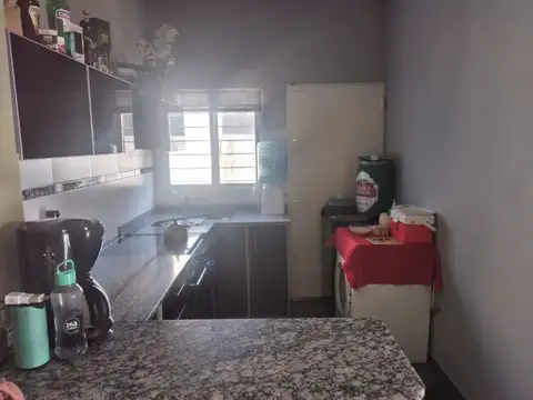 CASA CON PILETA SOBRE DOS LOTES GERNICA