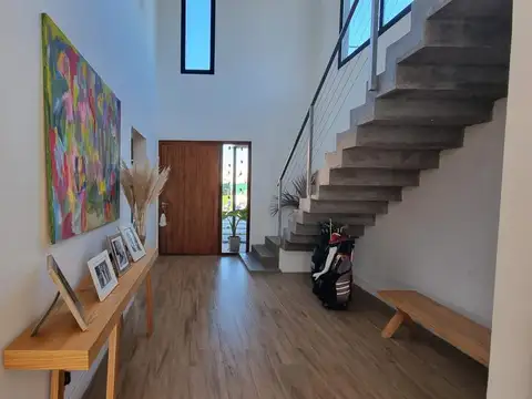 Casa 5 ambientes con 3 baños