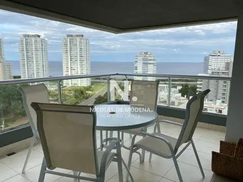 Vende en Playa Brava, Apartamento de 3 dormitorios, con vista al mar