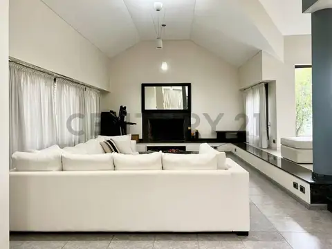 Casa en Venta con 4 cocheras