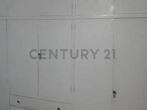 SE VENDE CASA 4 ambientes con Garage y Terraza en Pompeya