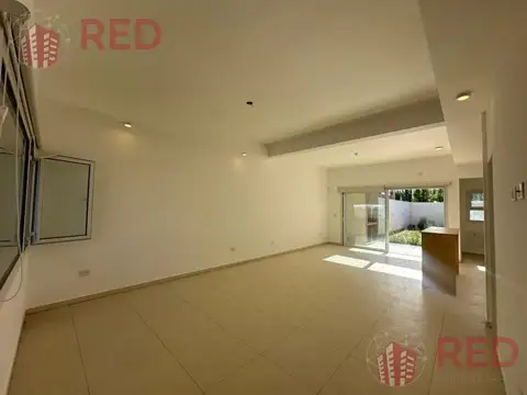 Depto Tipo Casa en Alquiler con 1 cocheras