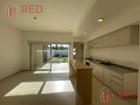 Depto Tipo Casa en Alquiler en Cipolletti, $ 2.000.000