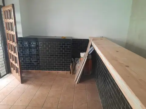 Local en Venta en Olivos, USD 200.000