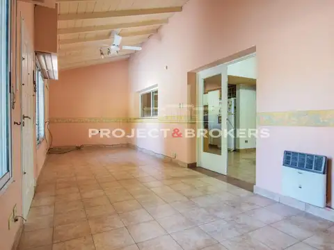 Casa en Venta con 2 cocheras