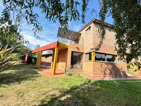 VENTA CASA COUNTRY CAUSANA 3 DORMITORIOS PILETA