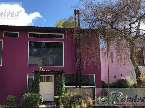 Casa 5 Ambientes En Venta - Parque Leloir, Ituzaingo