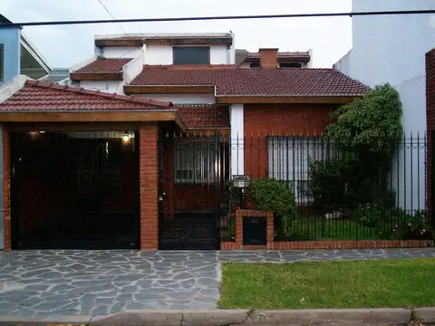 Navarro al 5500 entre Mendoza y Esquiu