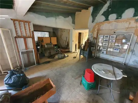 H.Yrigoyen  y Larroque Banfield Oeste