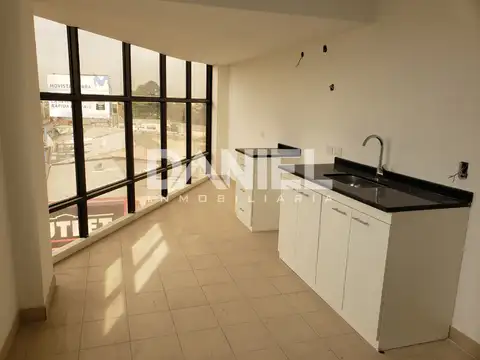 EXCELENTE DEPARTAMENTO EN ALQUILER SOBRE COLECTORA ACCESO OESTE.