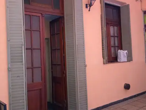 CASA EN VENTA 5 AMB. Y DEPTO 2 AMB, EN VILLA LURO.