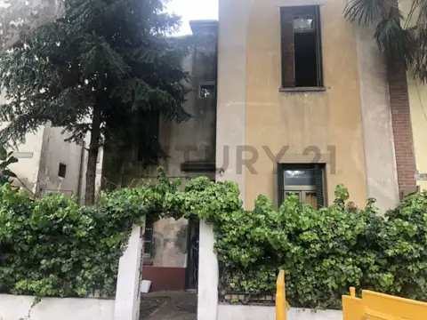 VENTA CASA 4 AMBIENTES - FLORES