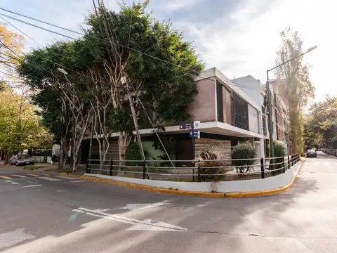 Sensacional propiedad en Acassuso con 3 departamentos a la venta, ideal inversores o grupo familiar.