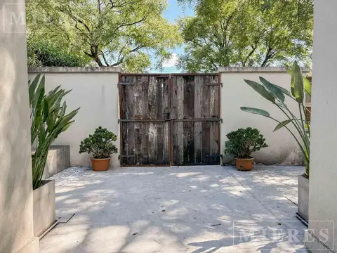 Casa 6 ambientes con 5 baños