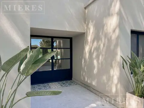 Casa 6 ambientes con 5 baños