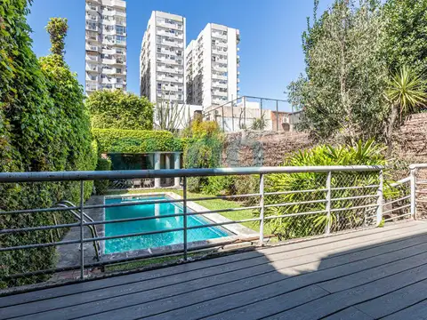 Casa de 5 ambientes, jardin, piscina, 3 cocheras - 100% luz