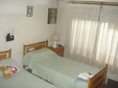 CASA 2 PLANTAS - ZONA RESIDENCIAL -