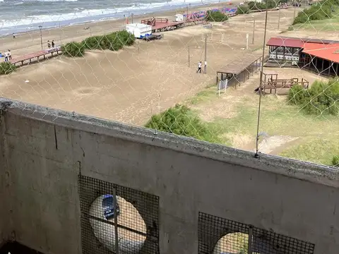 Hermoso departamento frente al mar. 2 1/2 ambientes reciclado