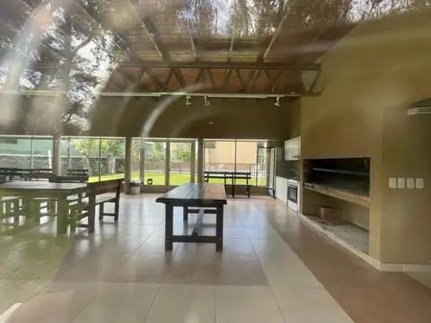 Depto Tipo Casa en Venta con 1 cocheras