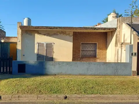 TERRENO EN VENTA CON EDIFICACION - BARRIO MARINA