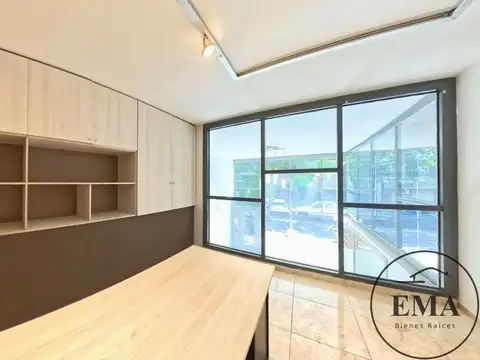 Alquiler oficina en el barrio de Abasto, posibilidad de cochera