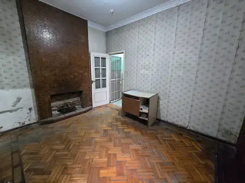 Carlos Gardel 400, Piso PB