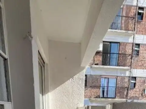 DEPTO. 2 AMBIENTES SIN EXPENSAS. 2 AMPLIOS PLACARDS MUY LUMINOSO