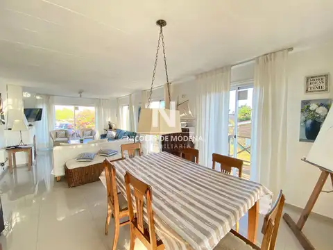 Casa de Cuatro Dormitorios y Dependencia en Desembocadura de La Barra