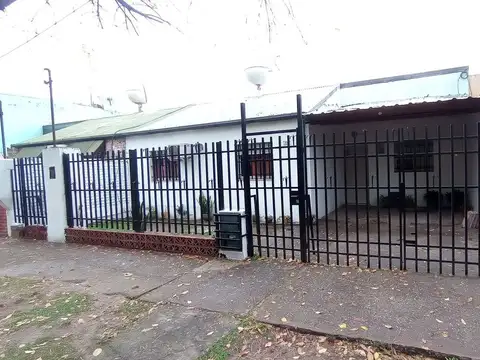 CASA VENTA 3 DORMITORIOS - B° ACINDAR