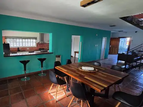 Casa 5 ambientes con 3 baños