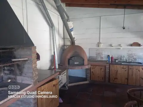 Chalet Castelar sur, muy amplio parque, piscina, buena ubicación.