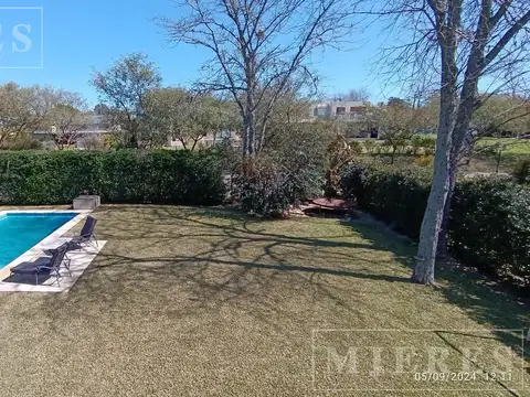 Casa en venta sobre lote interno San Matias area 5