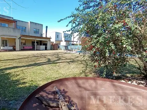 Casa en venta sobre lote interno San Matias area 5