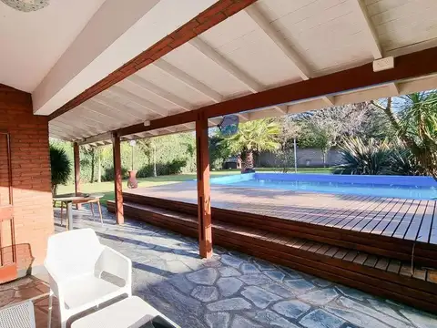 Casa en Venta con 2 cocheras